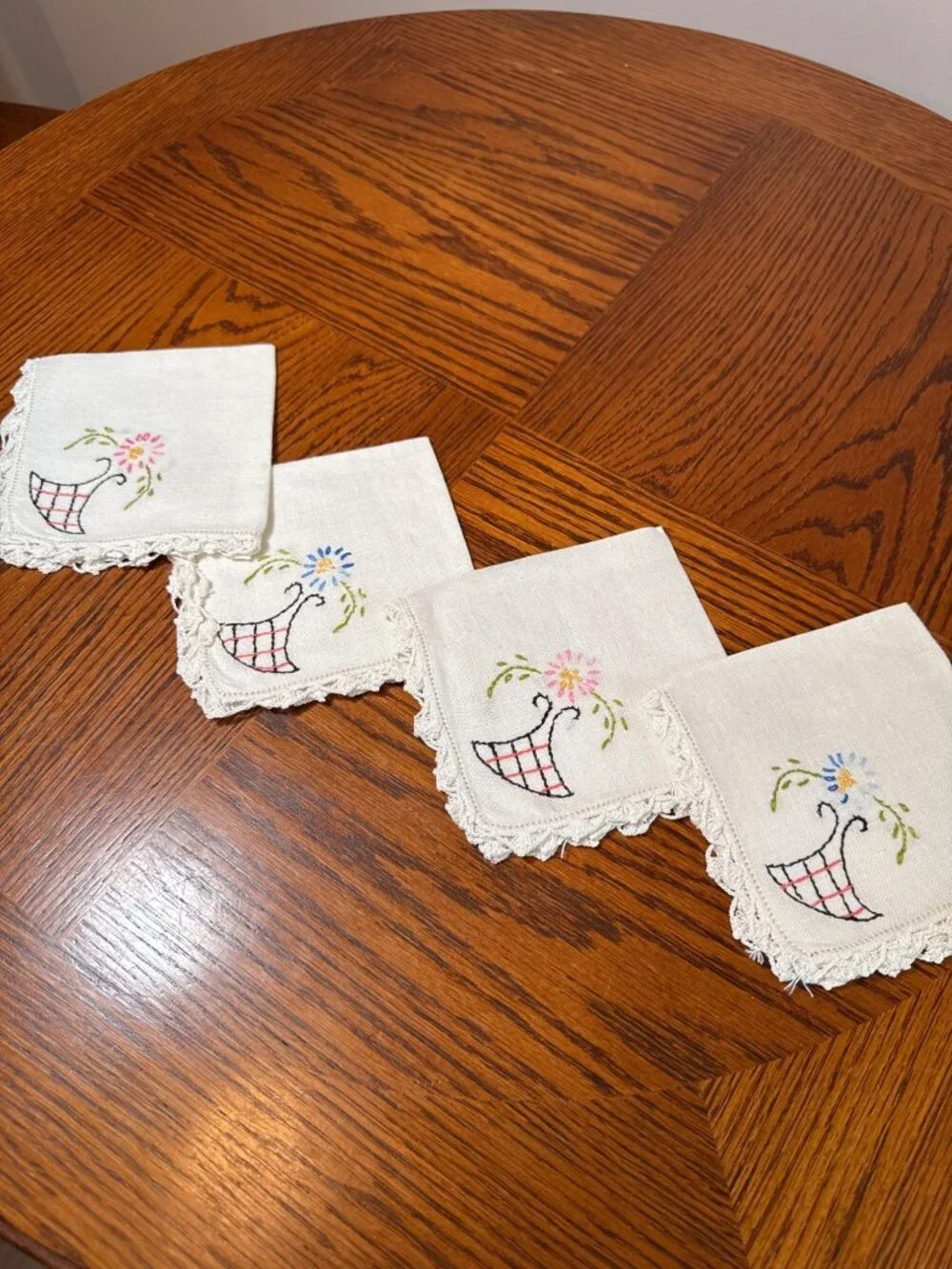 Vintage Square Tablecloth with 4 Napkins Set Embroidered with Flowers